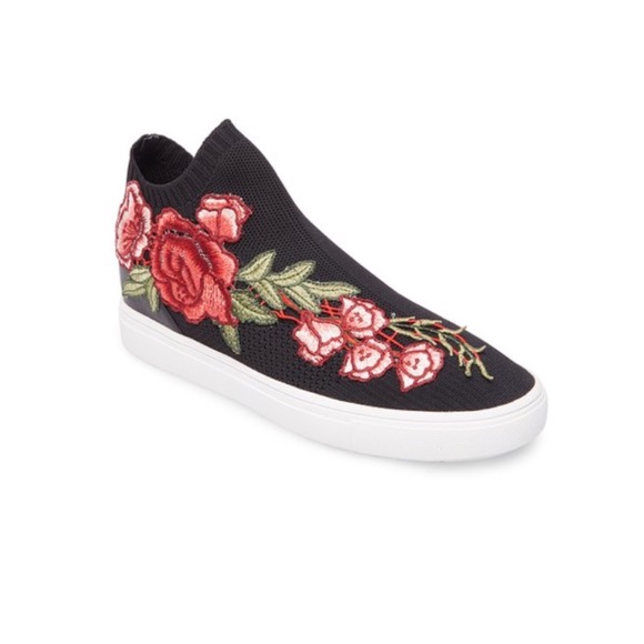 Steve Madden Shoes - Steve Madden rose floral sky sneaker size 7.5